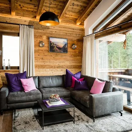 Near Arena Wildkogel 木屋 *